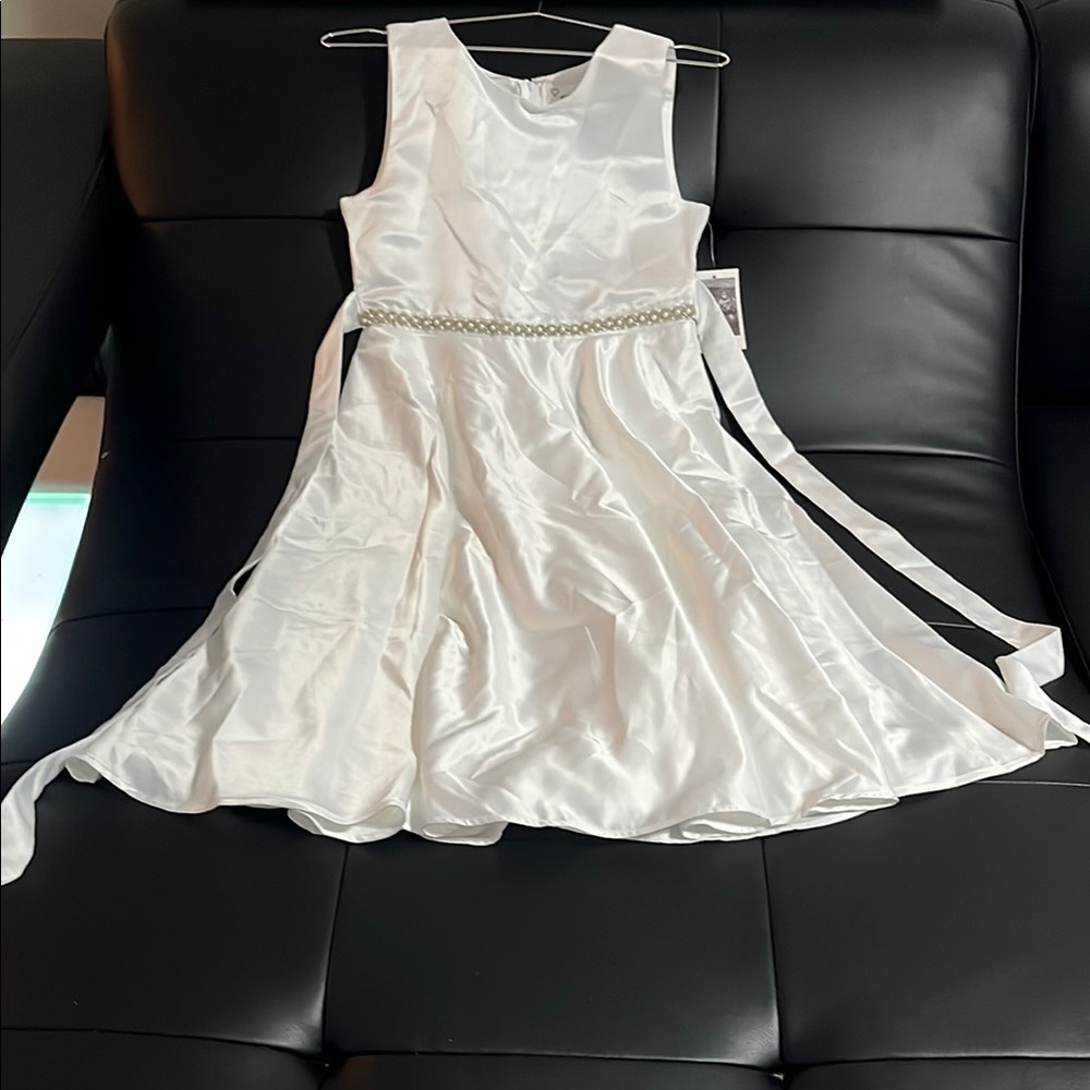 White Flower Girl Sleeveless Scoop Neck Dress